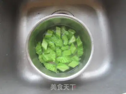 Make The bitter melon comes back to the pot step 5
