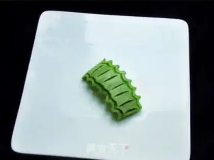Make The fruit plate of the Cucumber Tortoise step 5