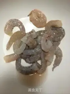 Make Seafood pineapple fried rice step 0