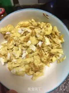 Make Seafood pineapple fried rice step 1