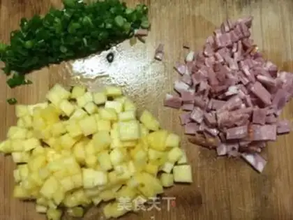 Make Seafood pineapple fried rice step 2
