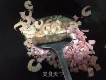 Make Seafood pineapple fried rice step 3