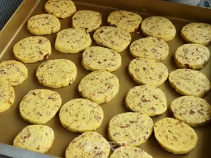 Make Rose cookies step 12