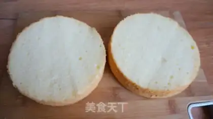 Make DORAEMON CREAM CAKE step 1