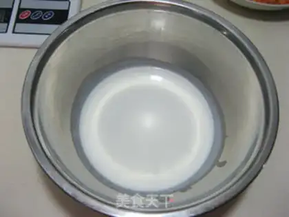 Make DORAEMON CREAM CAKE step 3