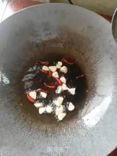 Make Scrambled eggs step 1