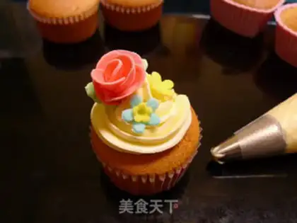 Make SpongeBob decorated cake step 12