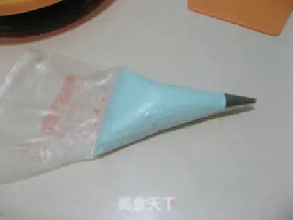 Make DORAEMON CREAM CAKE step 17