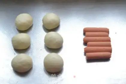 Make Black pepper ham bread step 2