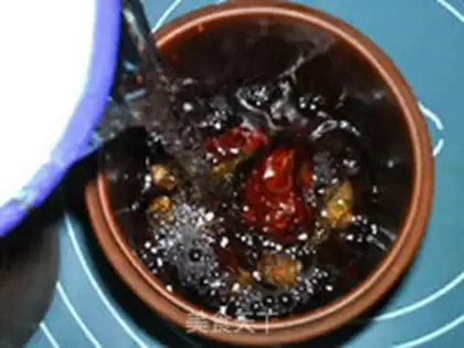 Make Red-tree Lotus soup step 4