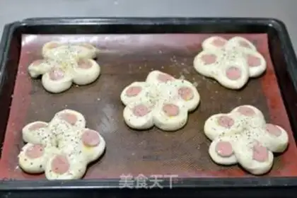 Make Black pepper ham bread step 8