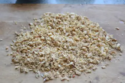 Make walnut chocolate pie step 1