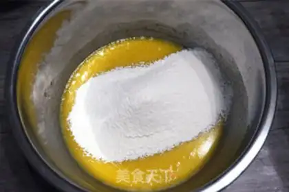 Make Bear-colored cake rolls step 1