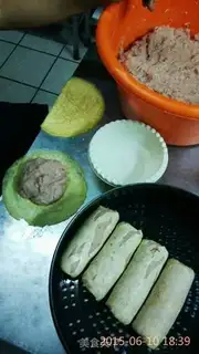 Make South American fish rolls step 1