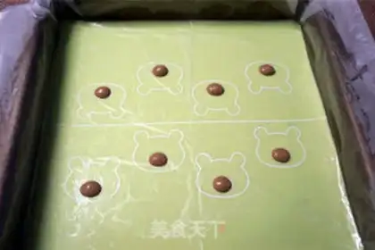 Make Bear-colored cake rolls step 6