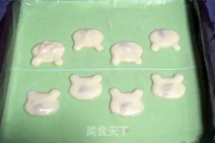Make Bear-colored cake rolls step 8