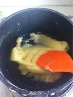 Make Swan ice cream puff step 2