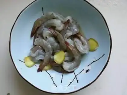 Make Spicy, hot shrimp step 1