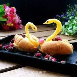 Make Swan ice cream puff step 12