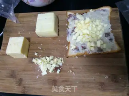 Make Cheese mashed mashed toast step 1