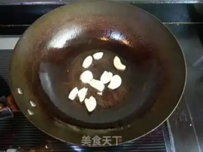 Make Garlic red-hot minnow step 2