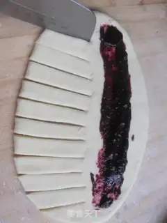 Make Smoky caterpillar bread step 6