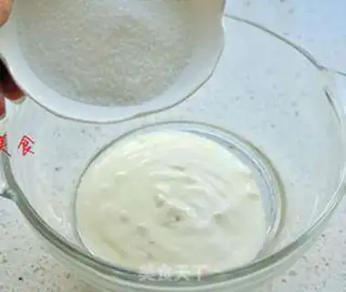 Make Yogurt strawberry cake step 0
