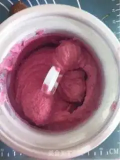Make Berry yogurt ice cream step 8