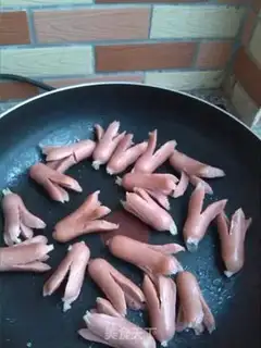Make Flower sausage step 4