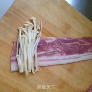 Make Iron-plate bacon mushroom rolls step 2