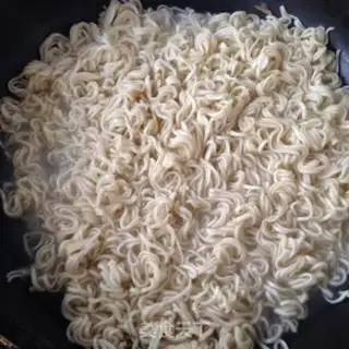 Make Tomato egg noodles step 5