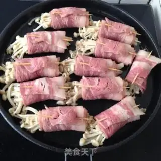 Make Iron-plate bacon mushroom rolls step 5