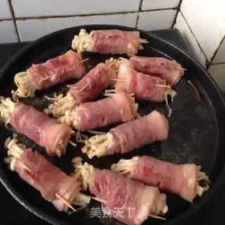 Make Iron-plate bacon mushroom rolls step 6