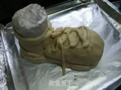 Make Shoes bread step 10