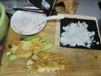 Make Egg cucumber sushi step 2