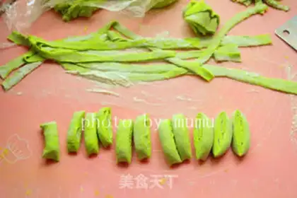 Make Handy spinach noodles step 7