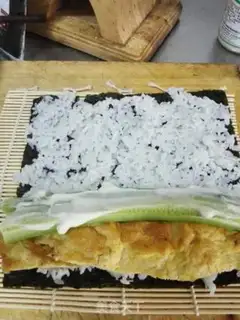 Make Egg cucumber sushi step 3