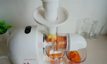 Make Pineapple carrot juice step 3