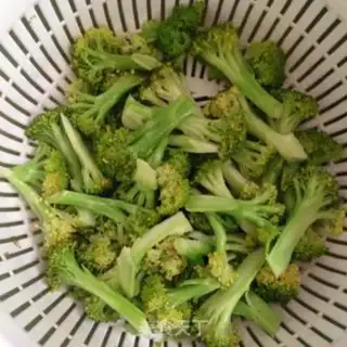 Make Garlic broccoli step 3