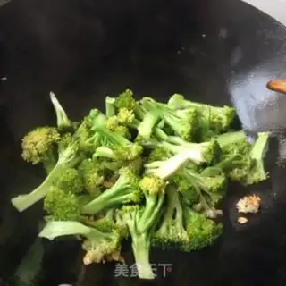 Make Garlic broccoli step 6