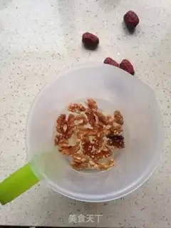 Make walnuts, walnut dates, curry step 1