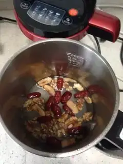 Make walnuts, walnut dates, curry step 3