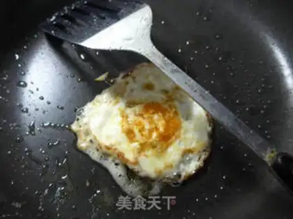 Make Eggs, ink, curry noodles step 1