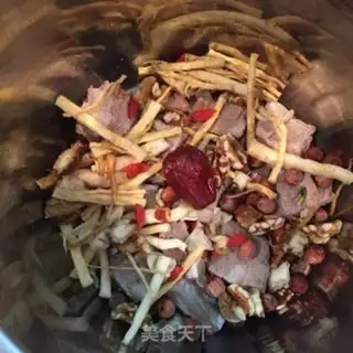 Make Red mushroom edible bone soup step 3