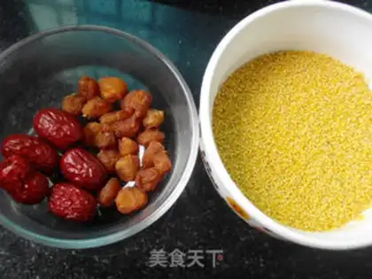 Make Little rice porridge with red dates step 0