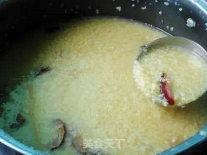 Make Little rice porridge with red dates step 4