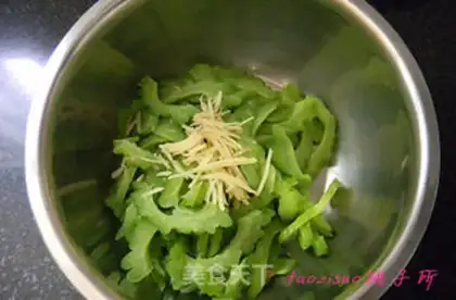 Make Chon-sik mixed with bitter melons step 5