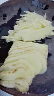 Make Spicy potatoes step 1