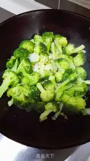 Make Garlic broccoli step 3