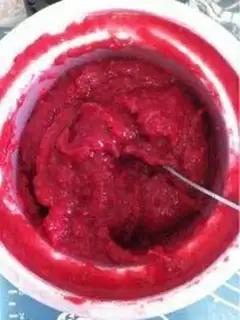 Make A strawberry milkshake step 0